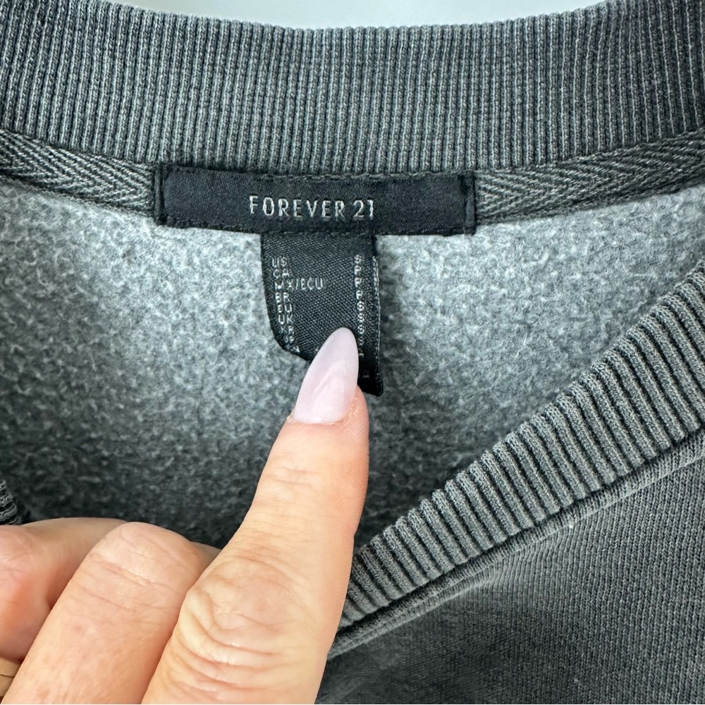 Forever 21 Los Angeles Gray Graphic Sweatshirt NWOT - Picture 2 of 3